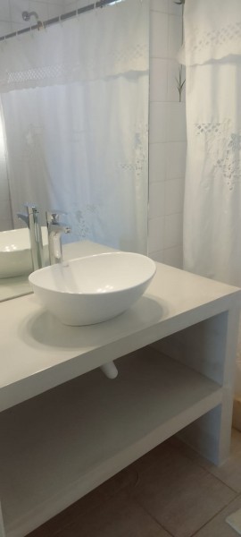 Departamento en alquiler en Manantiales primera linea.